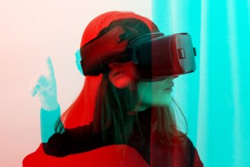 The Benefits and Disadvantages of Virtual Reality
